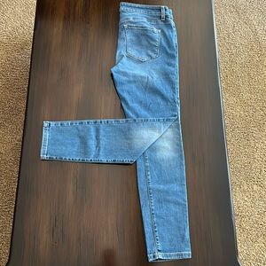 *Last call!* Vineyard Vines Light Wash Skinny Jeans Size 8